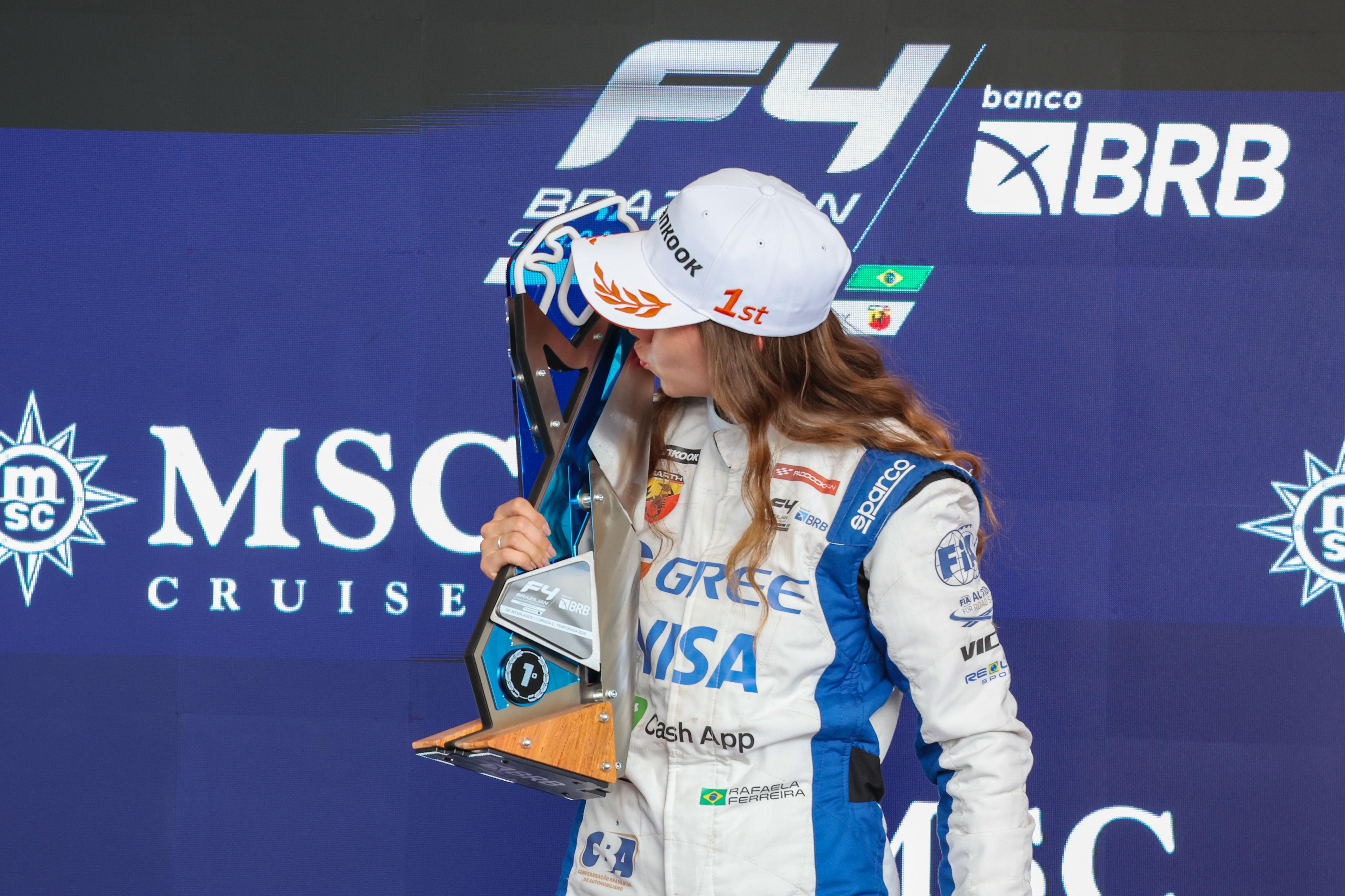 Piloto Rafaela Ferreira